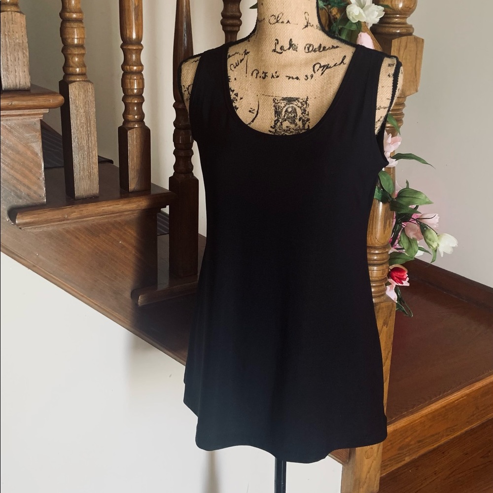 Black shell in comfortable polyester/spandex material